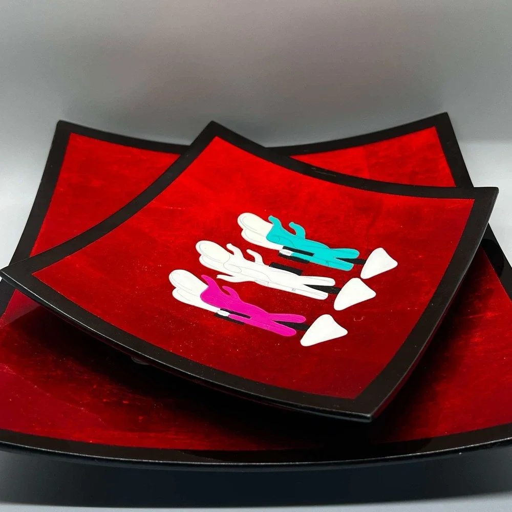 VIETNAMESE Set Of 2 RED LACQUERED CURVED DECORATIVE DISHES‎ 3 WOMEN W/books EUC